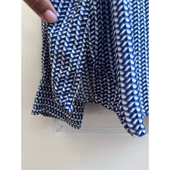 Foxcroft Shaped Fit Blue Geometric Print Rayon Button Down Shirt Size 14 Preppy - Picture 6 of 10